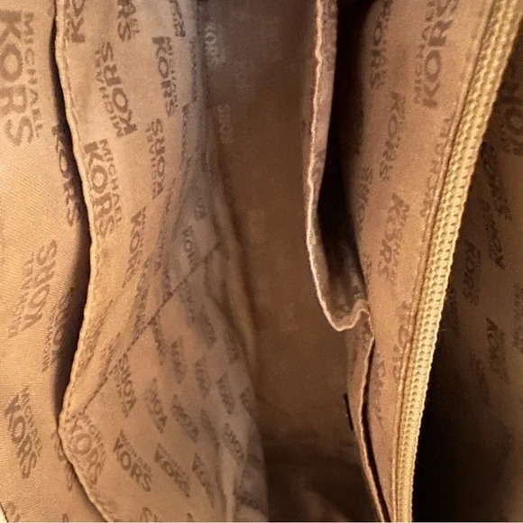 Michael Kors White Kellen Ladies Large Leather Satchel Handbag Purse. - Picture 9 of 12